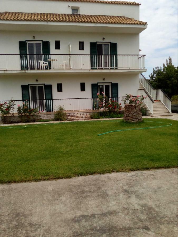 Sam΄S Rooms Agios Georgios  Bagian luar foto